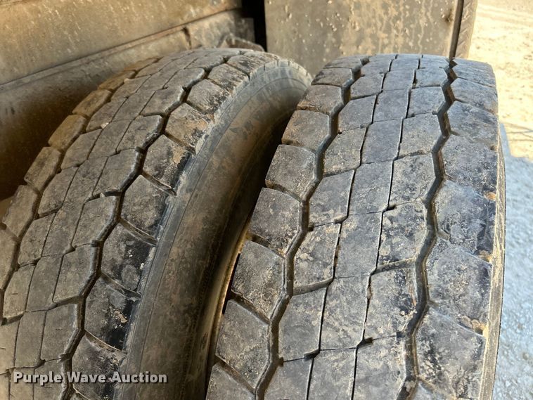 image for item EK4864 2001 International  4700 dump truck