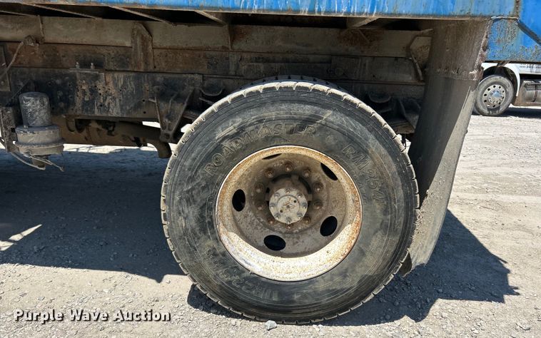 image for item EK4864 2001 International  4700 dump truck