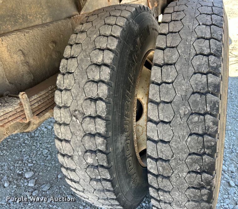 image for item EK4866 2001 Ford F650 Super Duty XL dump truck