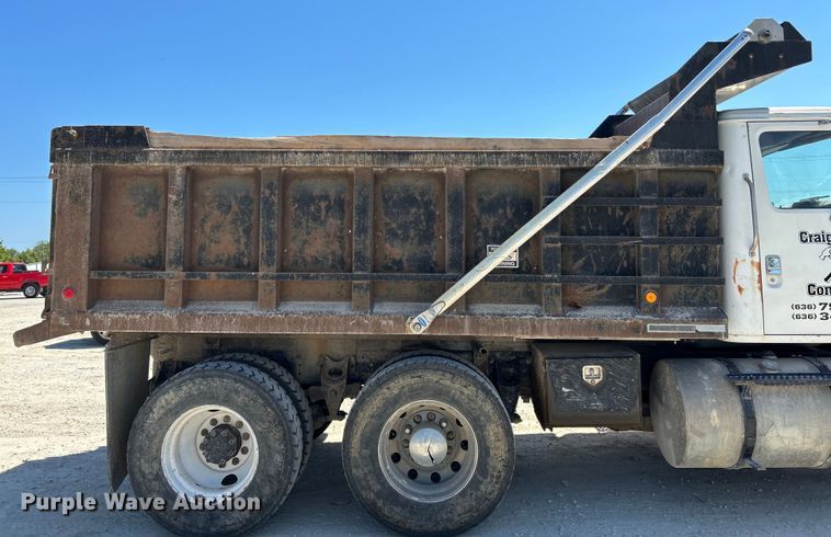 image for item EK4867 1998 International  8100 dump truck