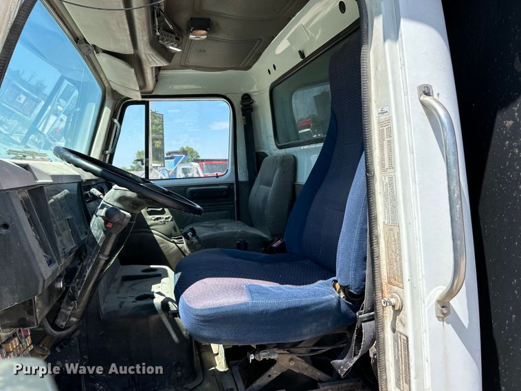 image for item EK4867 1998 International  8100 dump truck