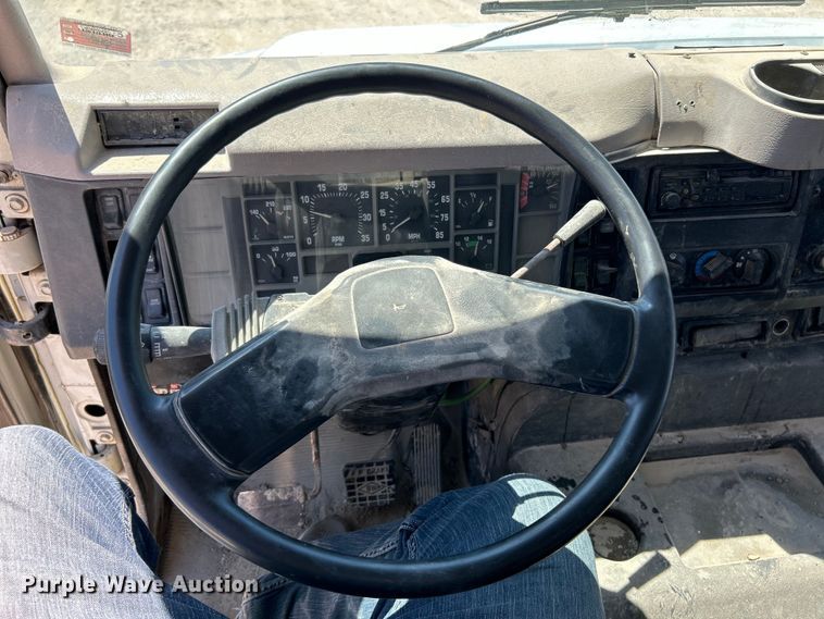 image for item EK4867 1998 International  8100 dump truck