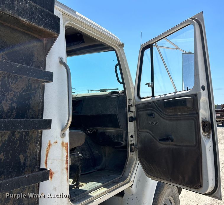 image for item EK4867 1998 International  8100 dump truck