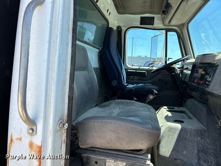 image for item EK4867 1998 International  8100 dump truck