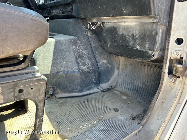 image for item EK4867 1998 International  8100 dump truck