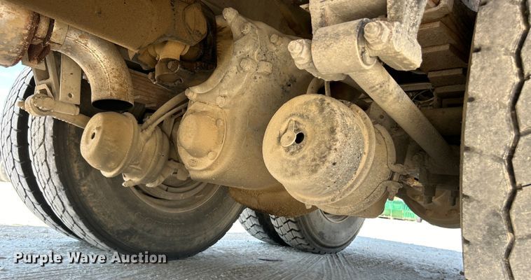 image for item EK4867 1998 International  8100 dump truck