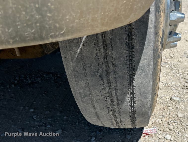 image for item EK4867 1998 International  8100 dump truck