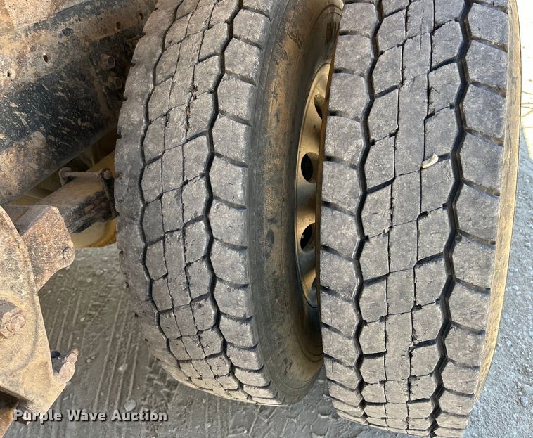 image for item EK4867 1998 International  8100 dump truck