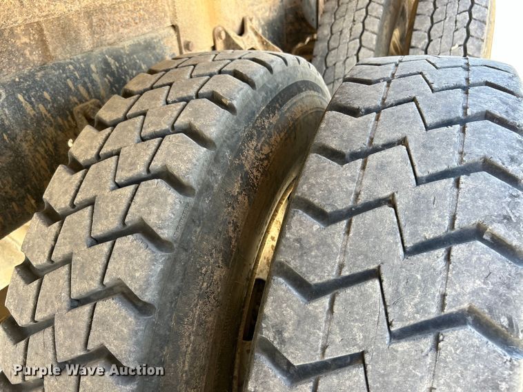 image for item EK4867 1998 International  8100 dump truck