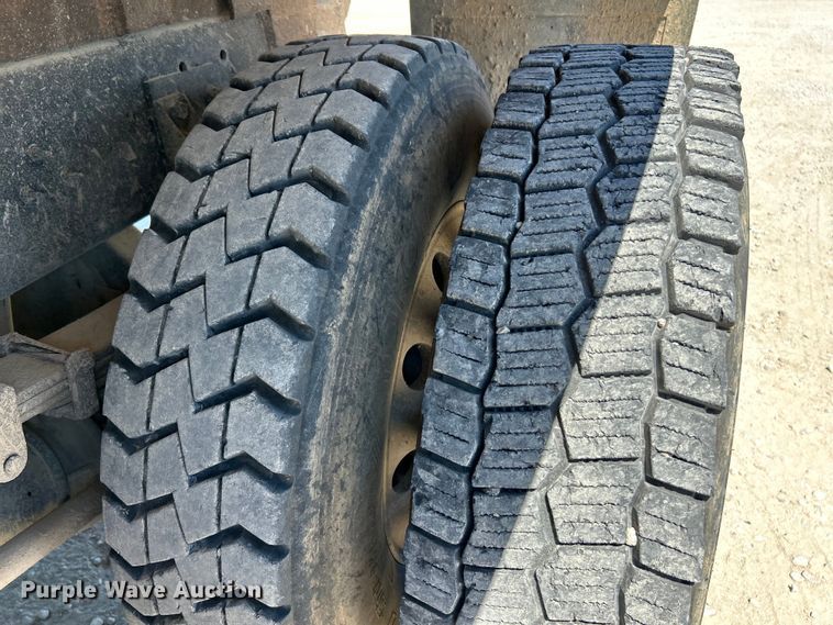 image for item EK4867 1998 International  8100 dump truck