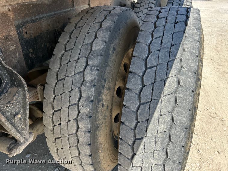 image for item EK4867 1998 International  8100 dump truck