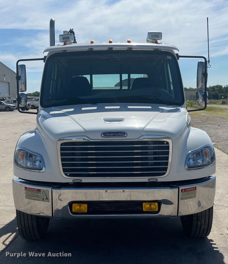 image for item EK8710 2006 Freightliner  Business Class M2 Crew Cab utility / service truck