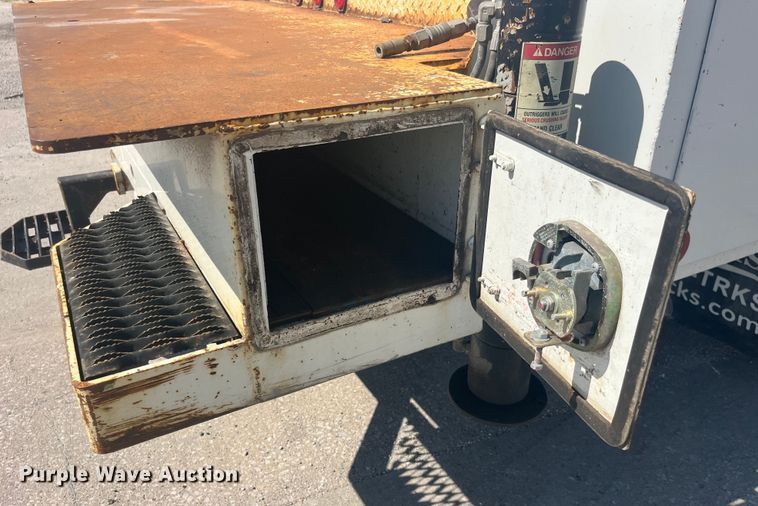 image for item EK8710 2006 Freightliner  Business Class M2 Crew Cab utility / service truck