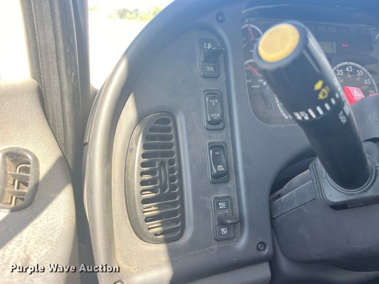 image for item EK8710 2006 Freightliner  Business Class M2 Crew Cab utility / service truck