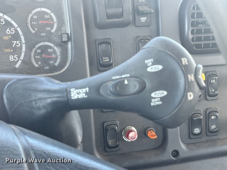 image for item EK8710 2006 Freightliner  Business Class M2 Crew Cab utility / service truck