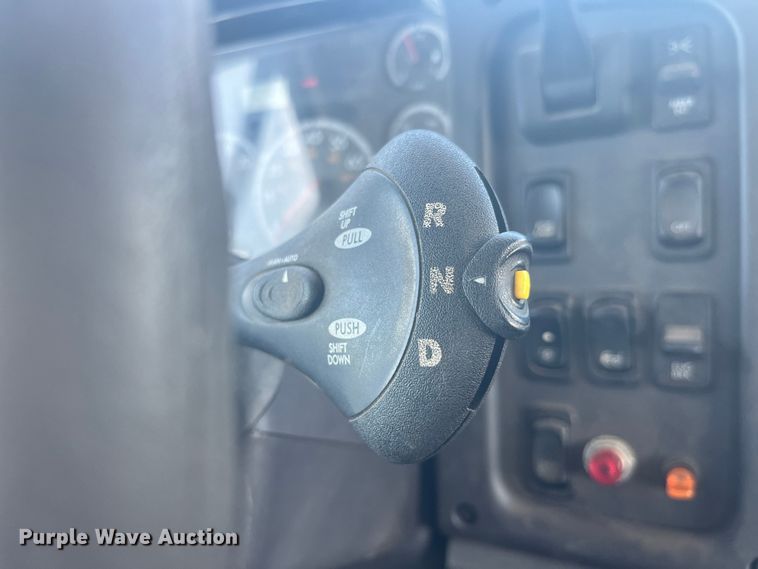 image for item EK8710 2006 Freightliner  Business Class M2 Crew Cab utility / service truck