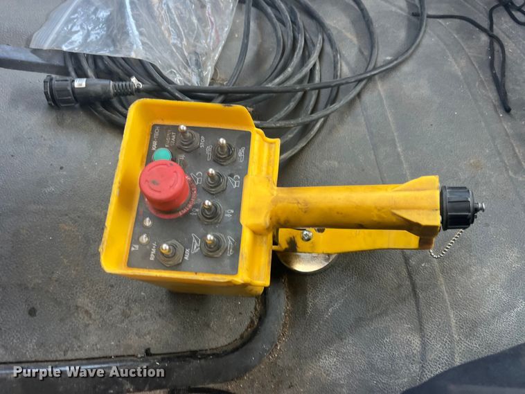 image for item EK8710 2006 Freightliner  Business Class M2 Crew Cab utility / service truck