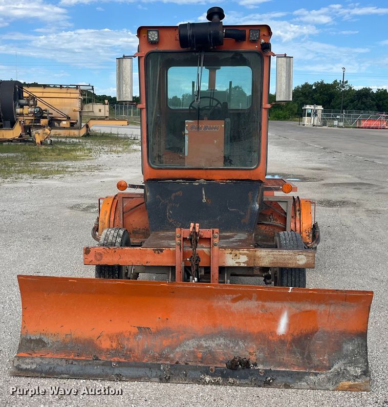 image for item EK8711 2000 Broce RC 350 broom