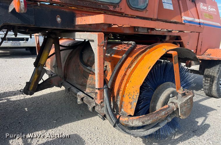 image for item EK8711 2000 Broce RC 350 broom