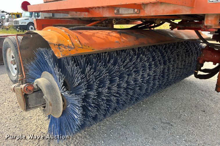 image for item EK8711 2000 Broce RC 350 broom