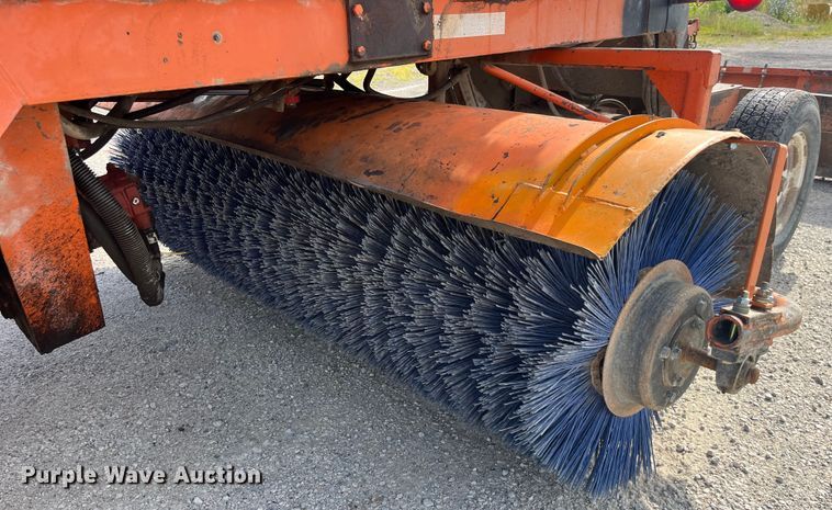 image for item EK8711 2000 Broce RC 350 broom