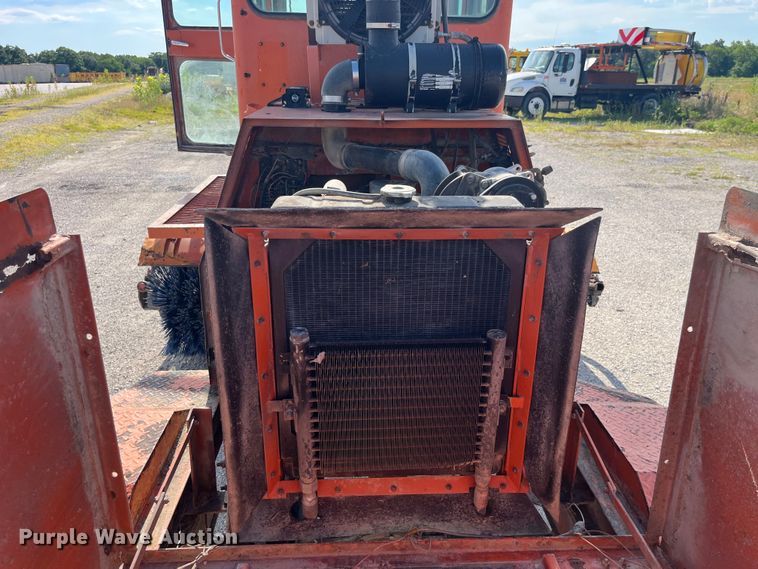 image for item EK8711 2000 Broce RC 350 broom