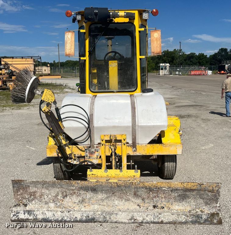 image for item EK8712 Superior Broom DT80J broom