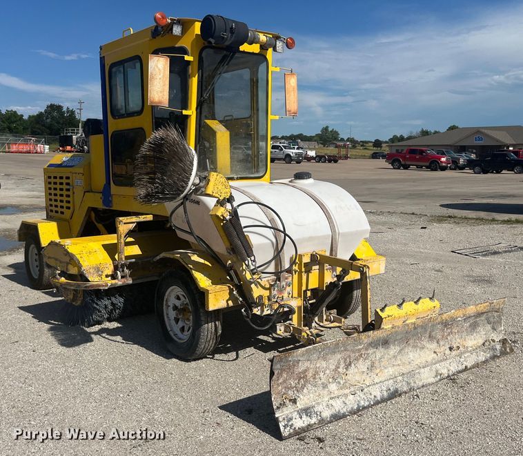 image for item EK8712 Superior Broom DT80J broom