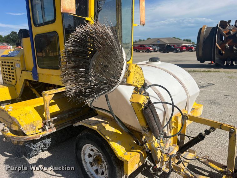 image for item EK8712 Superior Broom DT80J broom