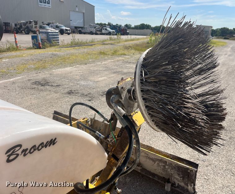 image for item EK8712 Superior Broom DT80J broom