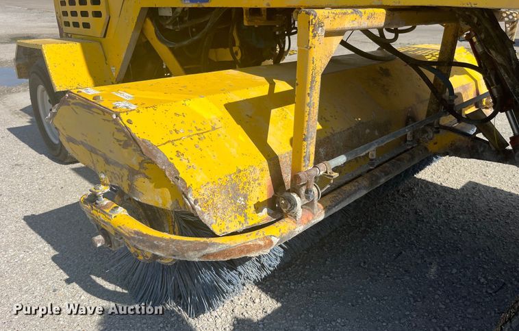 image for item EK8712 Superior Broom DT80J broom