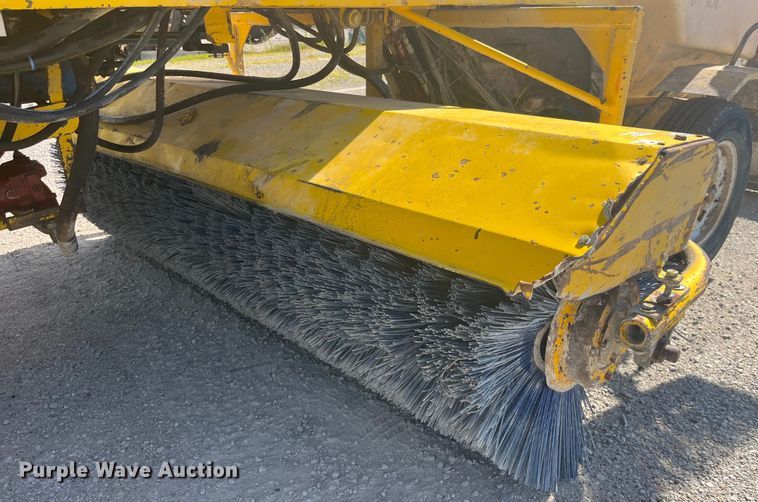 image for item EK8712 Superior Broom DT80J broom