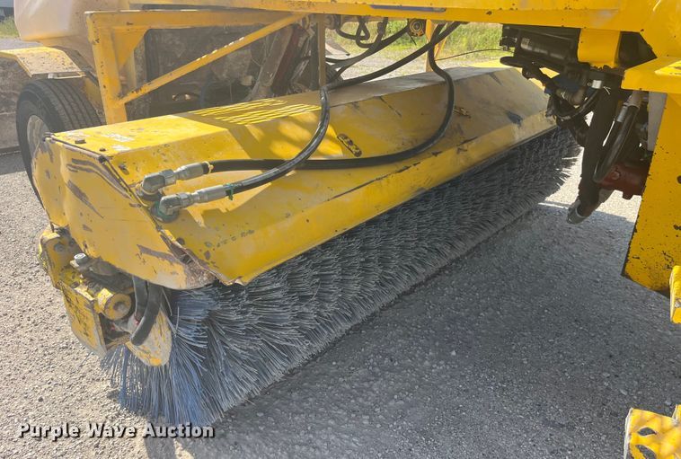 image for item EK8712 Superior Broom DT80J broom