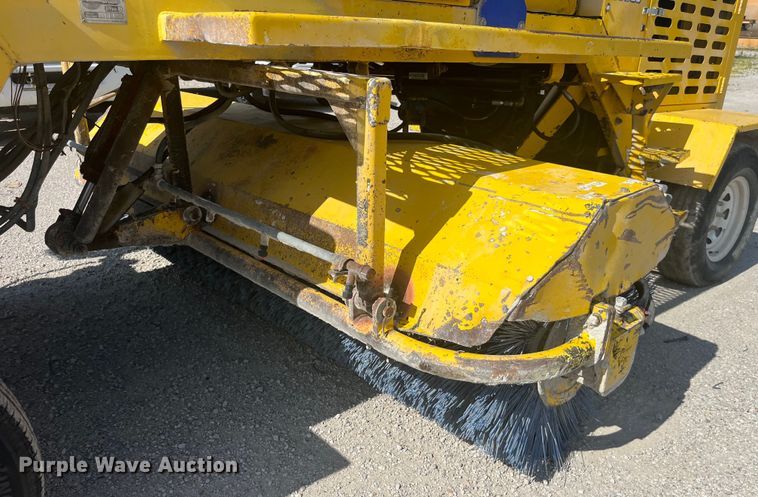 image for item EK8712 Superior Broom DT80J broom