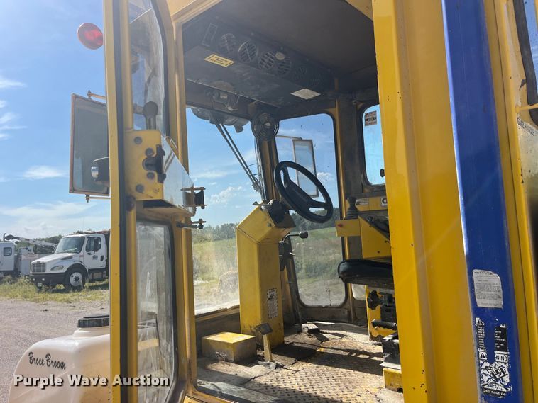 image for item EK8712 Superior Broom DT80J broom