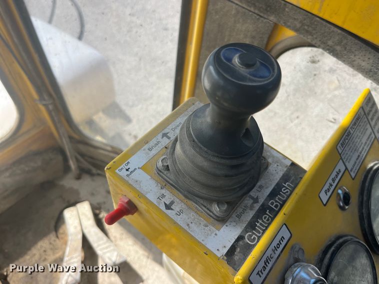 image for item EK8712 Superior Broom DT80J broom