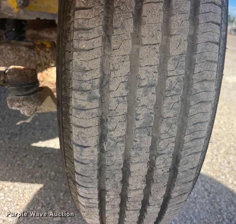 image for item EK8712 Superior Broom DT80J broom