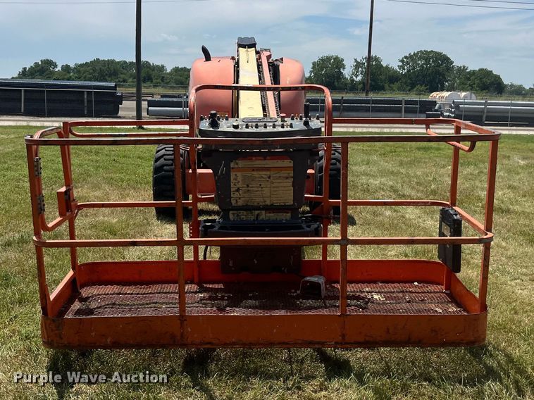 image for item EK8744 2007 JLG 600S boom lift