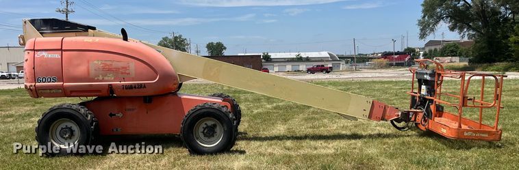 image for item EK8744 2007 JLG 600S boom lift