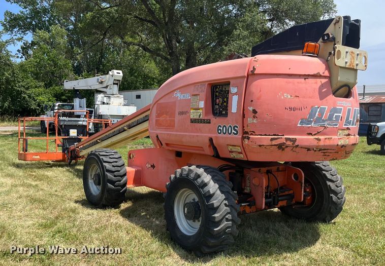 image for item EK8744 2007 JLG 600S boom lift