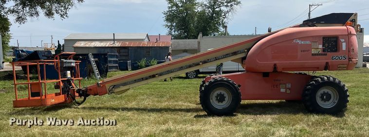 image for item EK8744 2007 JLG 600S boom lift