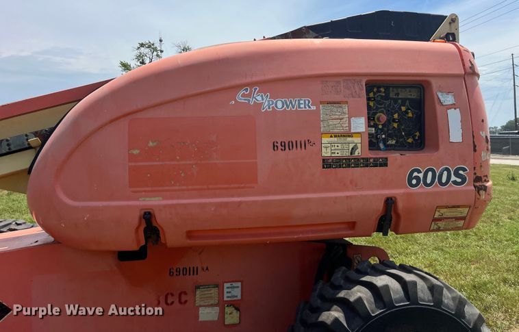 image for item EK8744 2007 JLG 600S boom lift
