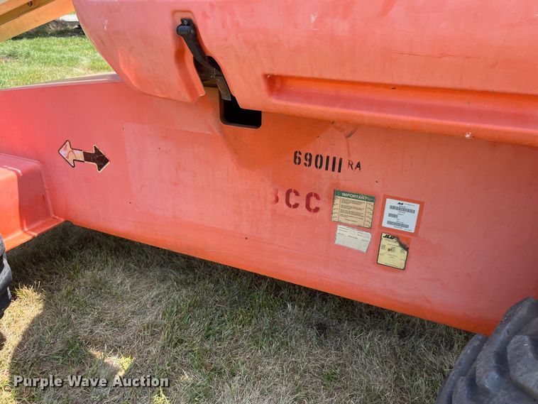 image for item EK8744 2007 JLG 600S boom lift
