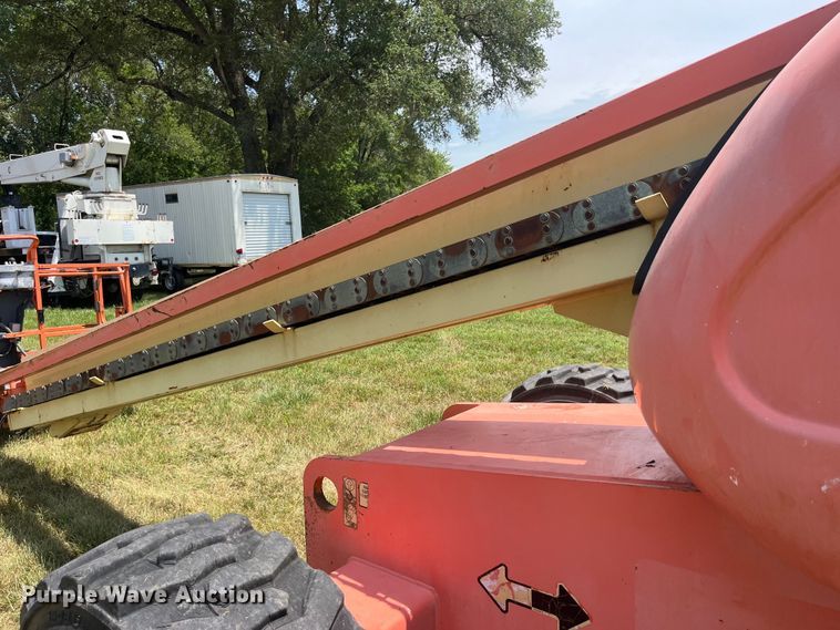 image for item EK8744 2007 JLG 600S boom lift