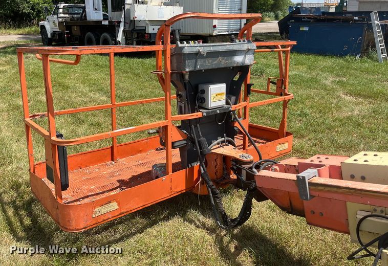 image for item EK8744 2007 JLG 600S boom lift