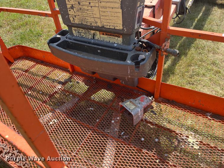 image for item EK8744 2007 JLG 600S boom lift