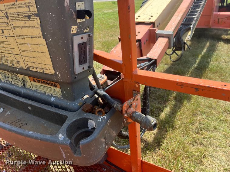 image for item EK8744 2007 JLG 600S boom lift