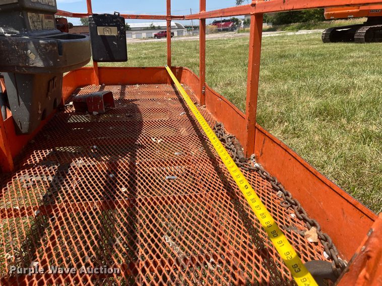 image for item EK8744 2007 JLG 600S boom lift