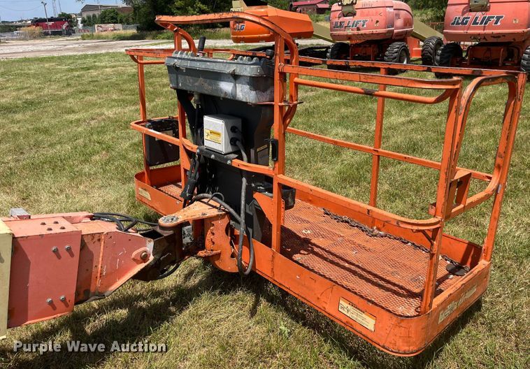 image for item EK8744 2007 JLG 600S boom lift