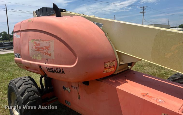 image for item EK8744 2007 JLG 600S boom lift